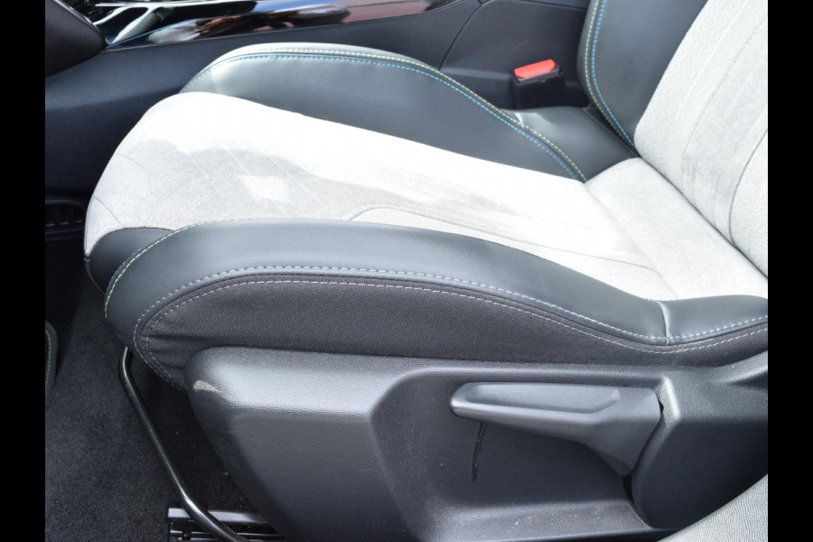Peugeot e-2008 EV GT Pack 50 kWh SCHUIF- KANTELDAK | STOELVERWARMING | CAMERA MET SENSOREN | NAVI & CARPLAY |