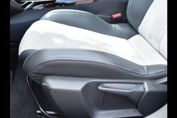 Peugeot e-2008 EV GT Pack 50 kWh SCHUIF- KANTELDAK | STOELVERWARMING | CAMERA MET SENSOREN | NAVI & CARPLAY |