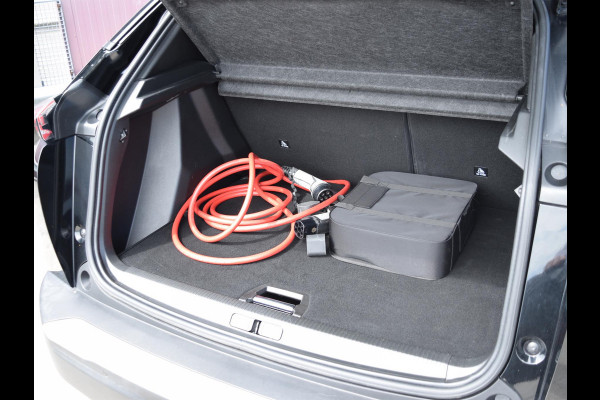 Peugeot e-2008 EV GT Pack 50 kWh SCHUIF- KANTELDAK | STOELVERWARMING | CAMERA MET SENSOREN | NAVI & CARPLAY |