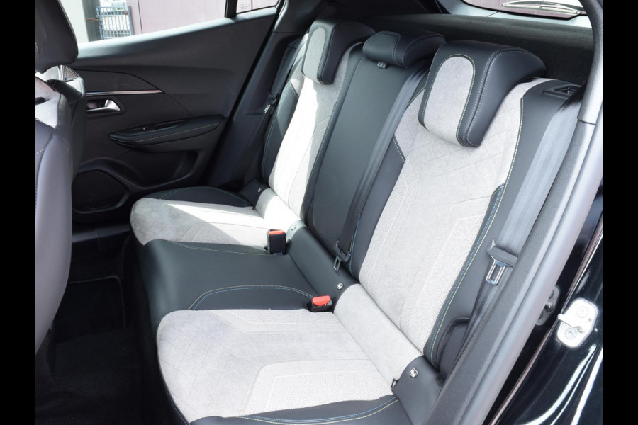 Peugeot e-2008 EV GT Pack 50 kWh SCHUIF- KANTELDAK | STOELVERWARMING | CAMERA MET SENSOREN | NAVI & CARPLAY |