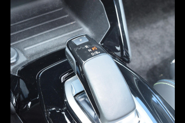 Peugeot e-2008 EV GT Pack 50 kWh SCHUIF- KANTELDAK | STOELVERWARMING | CAMERA MET SENSOREN | NAVI & CARPLAY |