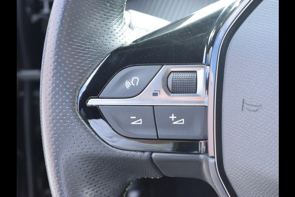 Peugeot e-2008 EV GT Pack 50 kWh SCHUIF- KANTELDAK | STOELVERWARMING | CAMERA MET SENSOREN | NAVI & CARPLAY |