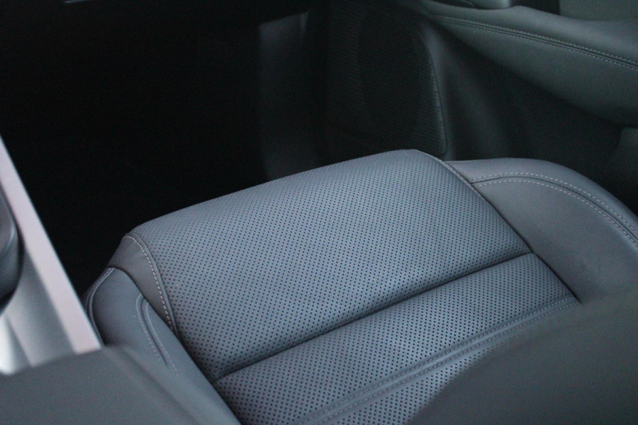 Alfa Romeo Tonale PHEV 280PK VELOCE | PANORAMISCH SCHUIF/KANTEL DAK | PREMIUM PACK: LEDEREN BEKLEDING/GEVENTILEERDE VOORSTOELEN/4-VOUDIG ELEKTRISCH VERSTELBARE LENDESTEUN VOORSTOELEN/HOOGGLANS ZWARTE RAAMOMLIJSTING/AMBIENT LIGHTING | TECHNOLOGY PACK: PARKEERWAARSCHUWING VOOR EN ACHTER/360° CAMERA/AUTOMATISCH INPARKEREN/ AUTONOMOUS DRIVING LEVEL 2: ADAPTIVE CRUISE CONTROL/LANE CENTERING ASSIST/TRAFFIC JAM ASSIST DODEHOEK DETECTIE AUTOMATISCH DIMMENDE BUITENSPIEGELS ELEKTRISCH BEDIENBARE ACHTERKLEP | WINTERPACK: STOELVERWARMING VOOR/STUURVERWARMING/VERWARMBARE RUITENSPROEIERS | HARMAN KAR