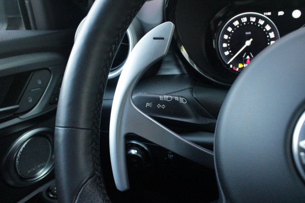 Alfa Romeo Tonale PHEV 280PK VELOCE | PANORAMISCH SCHUIF/KANTEL DAK | PREMIUM PACK: LEDEREN BEKLEDING/GEVENTILEERDE VOORSTOELEN/4-VOUDIG ELEKTRISCH VERSTELBARE LENDESTEUN VOORSTOELEN/HOOGGLANS ZWARTE RAAMOMLIJSTING/AMBIENT LIGHTING | TECHNOLOGY PACK: PARKEERWAARSCHUWING VOOR EN ACHTER/360° CAMERA/AUTOMATISCH INPARKEREN/ AUTONOMOUS DRIVING LEVEL 2: ADAPTIVE CRUISE CONTROL/LANE CENTERING ASSIST/TRAFFIC JAM ASSIST DODEHOEK DETECTIE AUTOMATISCH DIMMENDE BUITENSPIEGELS ELEKTRISCH BEDIENBARE ACHTERKLEP | WINTERPACK: STOELVERWARMING VOOR/STUURVERWARMING/VERWARMBARE RUITENSPROEIERS | HARMAN KAR