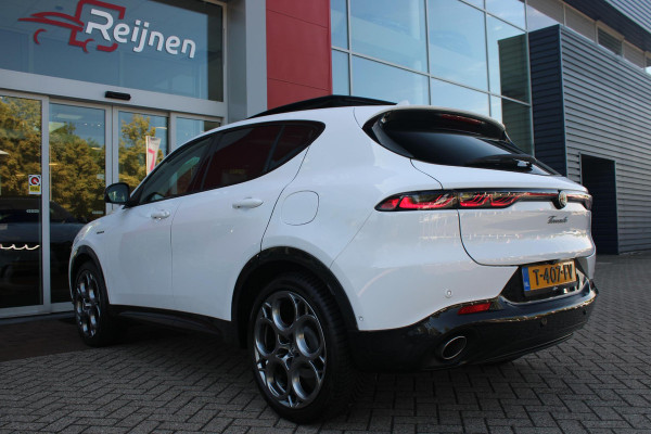 Alfa Romeo Tonale PHEV 280PK VELOCE | PANORAMISCH SCHUIF/KANTEL DAK | PREMIUM PACK: LEDEREN BEKLEDING/GEVENTILEERDE VOORSTOELEN/4-VOUDIG ELEKTRISCH VERSTELBARE LENDESTEUN VOORSTOELEN/HOOGGLANS ZWARTE RAAMOMLIJSTING/AMBIENT LIGHTING | TECHNOLOGY PACK: PARKEERWAARSCHUWING VOOR EN ACHTER/360° CAMERA/AUTOMATISCH INPARKEREN/ AUTONOMOUS DRIVING LEVEL 2: ADAPTIVE CRUISE CONTROL/LANE CENTERING ASSIST/TRAFFIC JAM ASSIST DODEHOEK DETECTIE AUTOMATISCH DIMMENDE BUITENSPIEGELS ELEKTRISCH BEDIENBARE ACHTERKLEP | WINTERPACK: STOELVERWARMING VOOR/STUURVERWARMING/VERWARMBARE RUITENSPROEIERS | HARMAN KAR