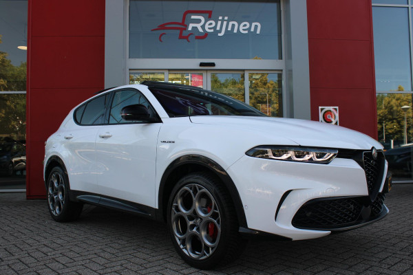 Alfa Romeo Tonale PHEV 280PK VELOCE | PANORAMISCH SCHUIF/KANTEL DAK | PREMIUM PACK: LEDEREN BEKLEDING/GEVENTILEERDE VOORSTOELEN/4-VOUDIG ELEKTRISCH VERSTELBARE LENDESTEUN VOORSTOELEN/HOOGGLANS ZWARTE RAAMOMLIJSTING/AMBIENT LIGHTING | TECHNOLOGY PACK: PARKEERWAARSCHUWING VOOR EN ACHTER/360° CAMERA/AUTOMATISCH INPARKEREN/ AUTONOMOUS DRIVING LEVEL 2: ADAPTIVE CRUISE CONTROL/LANE CENTERING ASSIST/TRAFFIC JAM ASSIST DODEHOEK DETECTIE AUTOMATISCH DIMMENDE BUITENSPIEGELS ELEKTRISCH BEDIENBARE ACHTERKLEP | WINTERPACK: STOELVERWARMING VOOR/STUURVERWARMING/VERWARMBARE RUITENSPROEIERS | HARMAN KAR
