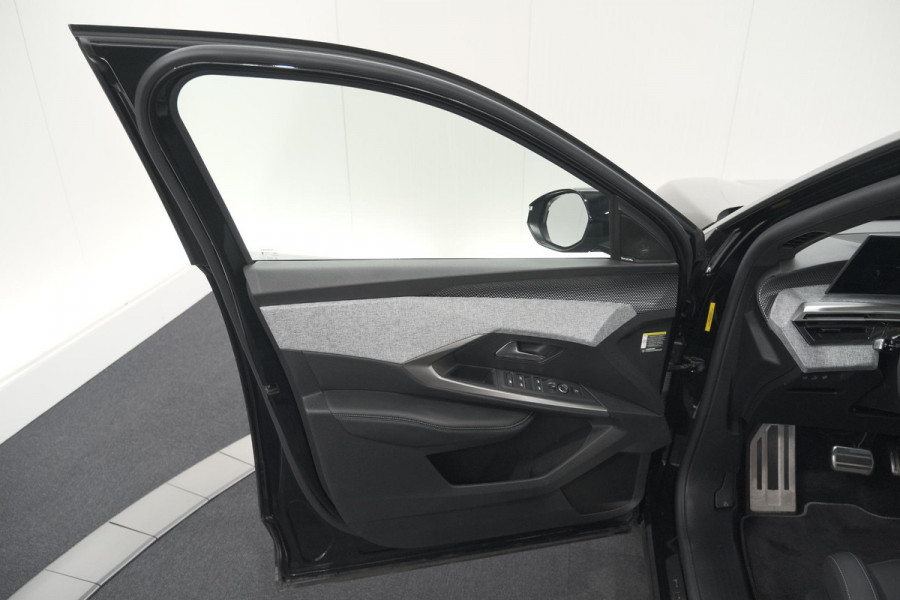 Peugeot 3008 1.2 Hybrid 145 GT | Panoramadak | Focal Hi-Fi | 360 Camera | Adaptieve Cruise Control