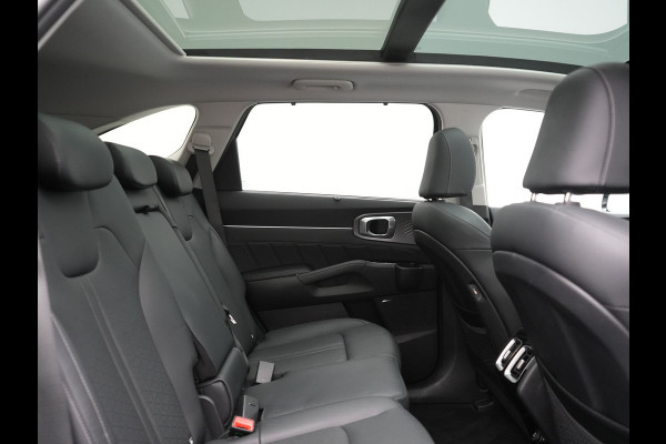 Kia Sorento 1.6 T-GDI 4WD DynamicPlusLine 265pk Dealer O.H. | Trekhaak Afn. | Panodak | Adaptive Cruise | 360 Camera | Bose Audio | Lederen Sportstoelen & Stuur Verwarmd | Keyless | Blis | Sfeerverlichting | Apple Carplay | Navigatie | DAB | Plug In Hybrid |