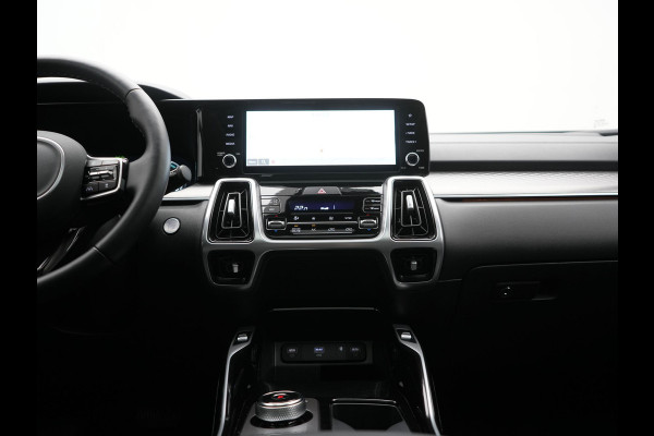 Kia Sorento 1.6 T-GDI 4WD DynamicPlusLine 265pk Dealer O.H. | Trekhaak Afn. | Panodak | Adaptive Cruise | 360 Camera | Bose Audio | Lederen Sportstoelen & Stuur Verwarmd | Keyless | Blis | Sfeerverlichting | Apple Carplay | Navigatie | DAB | Plug In Hybrid |