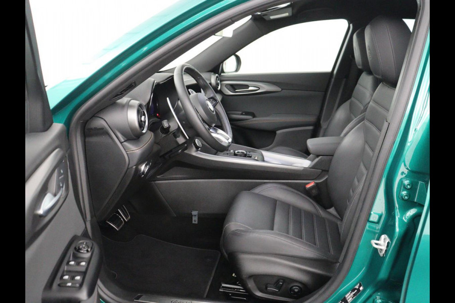Alfa Romeo Tonale 1.5T Hybrid Veloce | 360 Camera | Stoelventilatie | Adaptive cruise | Stoelverwarming | Carplay | Matrix LED | Digital cockpit | Keyless | Elektrische stoelen | Leder | Parkeerhulp | Elektrische kofferklep | Origineel NL