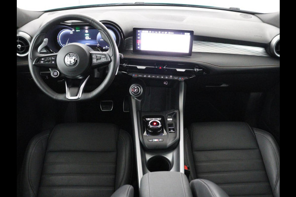 Alfa Romeo Tonale 1.5T Hybrid Veloce | 360 Camera | Stoelventilatie | Adaptive cruise | Stoelverwarming | Carplay | Matrix LED | Digital cockpit | Keyless | Elektrische stoelen | Leder | Parkeerhulp | Elektrische kofferklep | Origineel NL