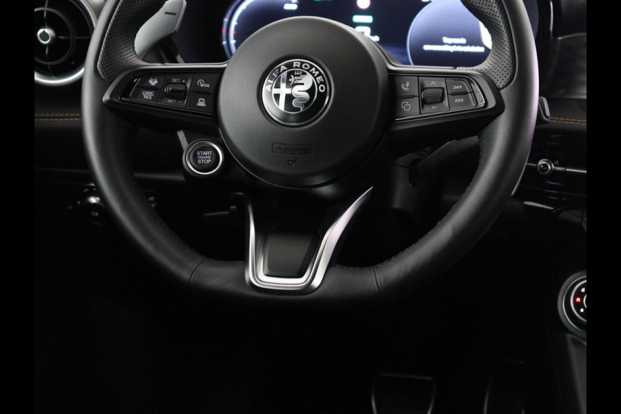 Alfa Romeo Tonale 1.5T Hybrid Veloce | 360 Camera | Stoelventilatie | Adaptive cruise | Stoelverwarming | Carplay | Matrix LED | Digital cockpit | Keyless | Elektrische stoelen | Leder | Parkeerhulp | Elektrische kofferklep | Origineel NL
