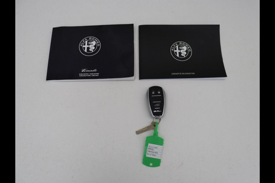 Alfa Romeo Tonale 1.5T Hybrid Veloce | 360 Camera | Stoelventilatie | Adaptive cruise | Stoelverwarming | Carplay | Matrix LED | Digital cockpit | Keyless | Elektrische stoelen | Leder | Parkeerhulp | Elektrische kofferklep | Origineel NL