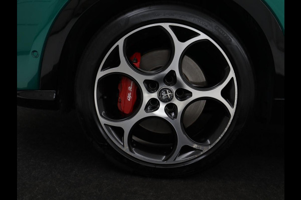Alfa Romeo Tonale 1.5T Hybrid Veloce | 360 Camera | Stoelventilatie | Adaptive cruise | Stoelverwarming | Carplay | Matrix LED | Digital cockpit | Keyless | Elektrische stoelen | Leder | Parkeerhulp | Elektrische kofferklep | Origineel NL