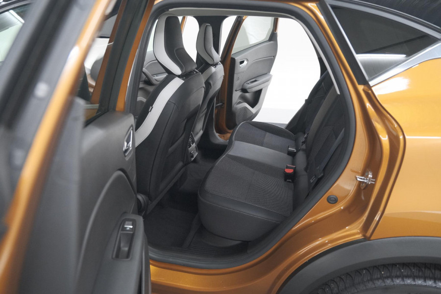 Renault Captur TCe 130 EDC Intens | Trekhaak | Adaptieve Cruise Control | Camera | Navigatie