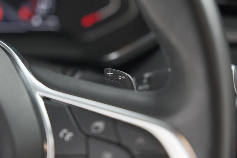 Renault Captur TCe 130 EDC Intens | Trekhaak | Adaptieve Cruise Control | Camera | Navigatie