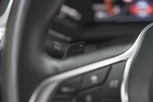 Renault Captur TCe 130 EDC Intens | Trekhaak | Adaptieve Cruise Control | Camera | Navigatie