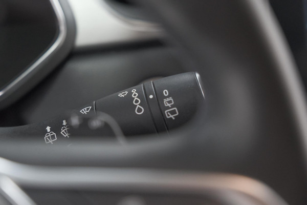 Renault Captur TCe 130 EDC Intens | Trekhaak | Adaptieve Cruise Control | Camera | Navigatie