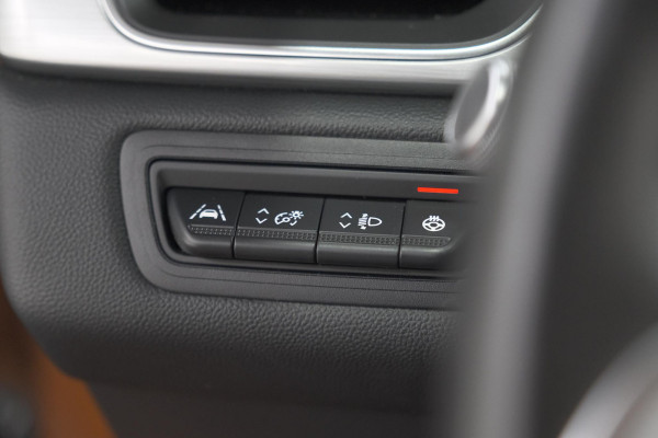 Renault Captur TCe 130 EDC Intens | Trekhaak | Adaptieve Cruise Control | Camera | Navigatie