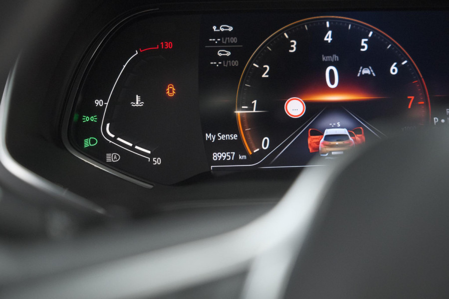 Renault Captur TCe 130 EDC Intens | Trekhaak | Adaptieve Cruise Control | Camera | Navigatie
