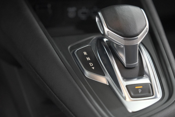 Renault Captur TCe 130 EDC Intens | Trekhaak | Adaptieve Cruise Control | Camera | Navigatie