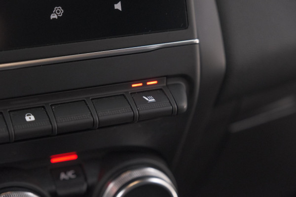 Renault Captur TCe 130 EDC Intens | Trekhaak | Adaptieve Cruise Control | Camera | Navigatie