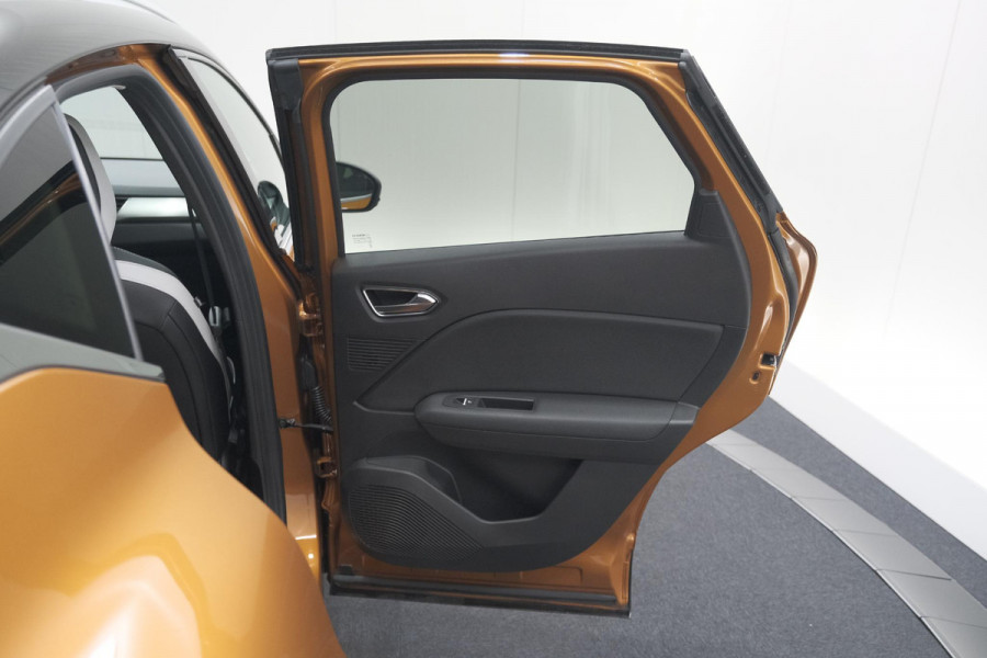Renault Captur TCe 130 EDC Intens | Trekhaak | Adaptieve Cruise Control | Camera | Navigatie