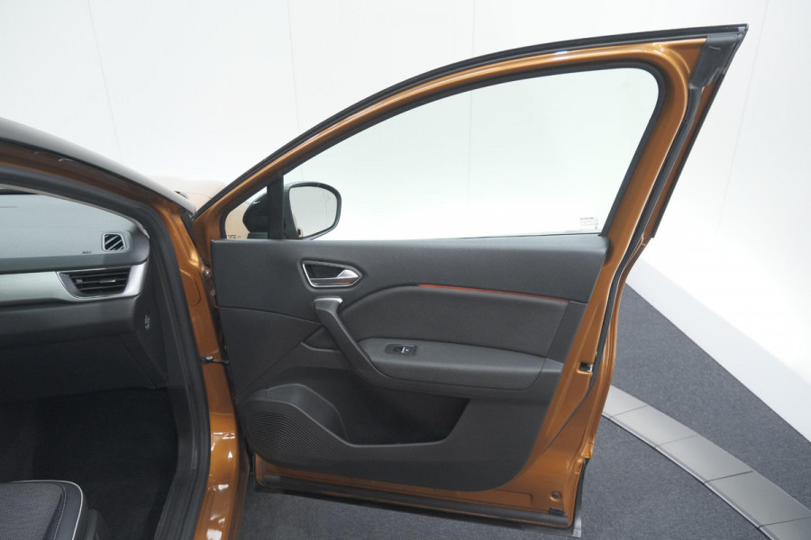 Renault Captur TCe 130 EDC Intens | Trekhaak | Adaptieve Cruise Control | Camera | Navigatie