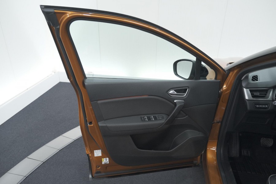 Renault Captur TCe 130 EDC Intens | Trekhaak | Adaptieve Cruise Control | Camera | Navigatie