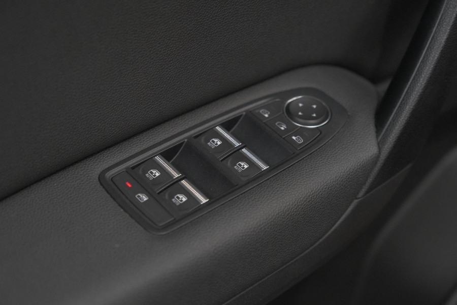 Renault Captur TCe 130 EDC Intens | Trekhaak | Adaptieve Cruise Control | Camera | Navigatie