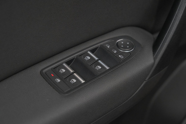 Renault Captur TCe 130 EDC Intens | Trekhaak | Adaptieve Cruise Control | Camera | Navigatie