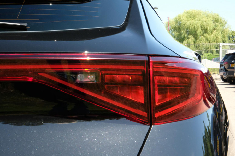 CUPRA Formentor 1.4 e-Hybrid VZ Performance 245 PK | Stuur & Stoelverwarming | Camera | Adaptive cruise control | 19 inch | Carplay