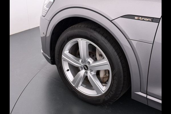Audi e-tron 313pk Quattro Pano-Dak Adap.Cruise Leer+Verwarmd+Memory Camera Apple Carplay Android Auto Pdc Business Edition Plus 50 Quattro 4wd SOH 91% Elek.Achterklep Lmv Privacy Glas Led DAB Virtual Cockpit Rijstrooksensor Origineel Nederlandse Auto