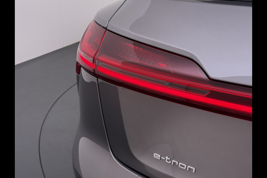 Audi e-tron 313pk Quattro Pano-Dak Adap.Cruise Leer+Verwarmd+Memory Camera Apple Carplay Android Auto Pdc Business Edition Plus 50 Quattro 4wd SOH 91% Elek.Achterklep Lmv Privacy Glas Led DAB Virtual Cockpit Rijstrooksensor Origineel Nederlandse Auto