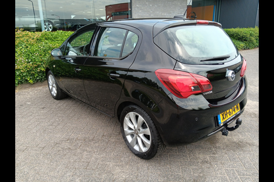 Opel Corsa 1.4 90PK Favourite+ met Airco, Navigatie, Carplay, Trekhaak, 16" LMV etc. incl. 12 maanden BOVAG-garantie