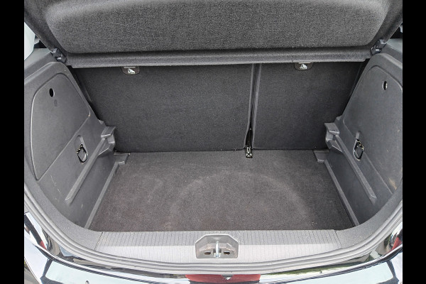 Opel Corsa 1.4 90PK Favourite+ met Airco, Navigatie, Carplay, Trekhaak, 16" LMV etc. incl. 12 maanden BOVAG-garantie