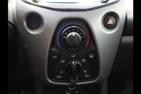 Toyota Aygo 1.0 VVT-i X-Play Limited NAVI/CAMERA/AIRCO/BLUETOOTH!