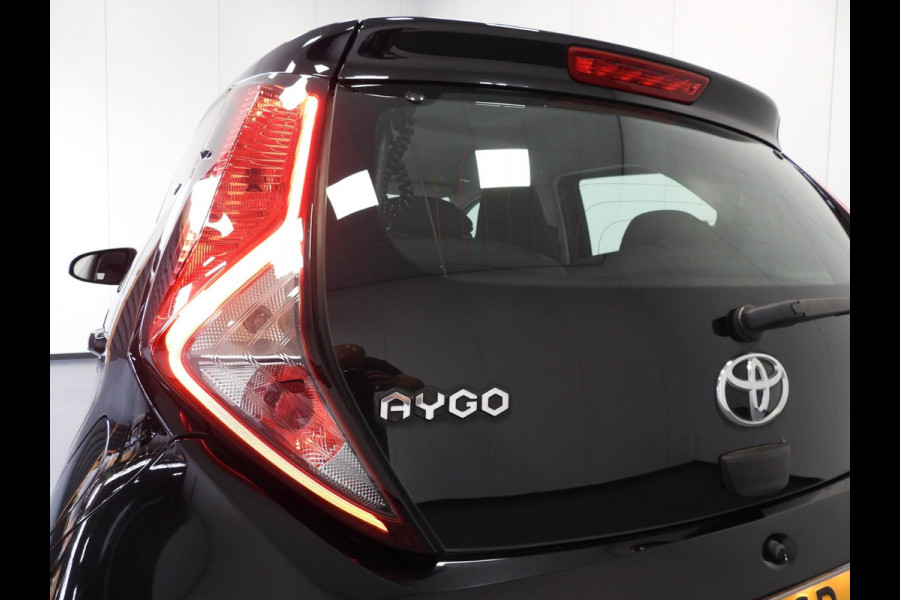 Toyota Aygo 1.0 VVT-i X-Play Limited NAVI/CAMERA/AIRCO/BLUETOOTH!