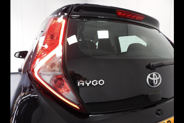 Toyota Aygo 1.0 VVT-i X-Play Limited NAVI/CAMERA/AIRCO/BLUETOOTH!