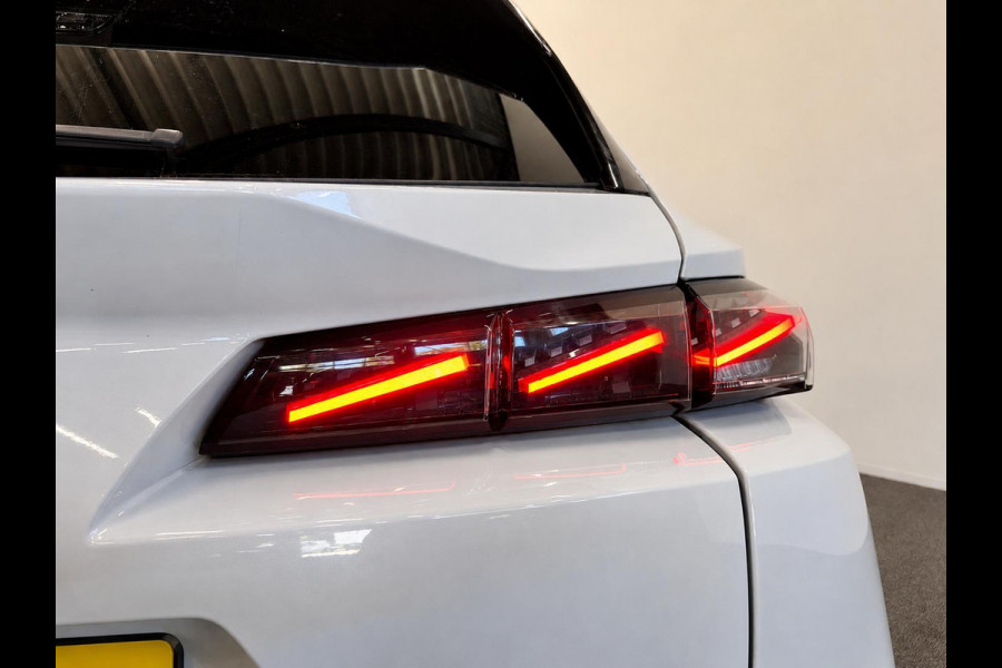 Peugeot 308 SW 1.6 Plug-in Hybrid 225 GT Navigatie Apple Carplay/Android Auto Camera Parkeersensoren Adaptive Cruise Control Stoelverwarming FULL LED Climate Control Virtual Cockpit Lichtmetalen velgen