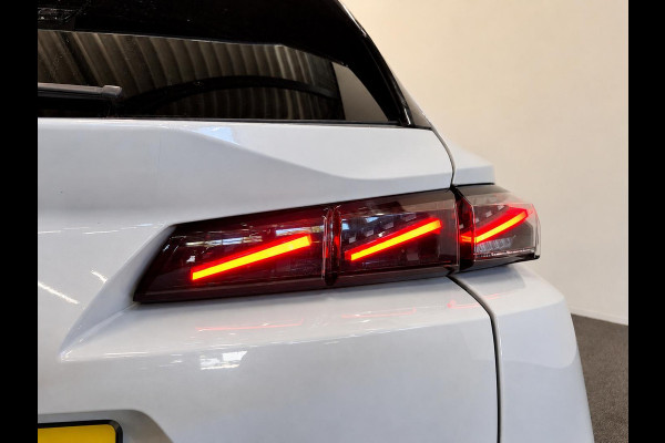 Peugeot 308 SW 1.6 Plug-in Hybrid 225 GT Navigatie Apple Carplay/Android Auto Camera Parkeersensoren Adaptive Cruise Control Stoelverwarming FULL LED Climate Control Virtual Cockpit Lichtmetalen velgen