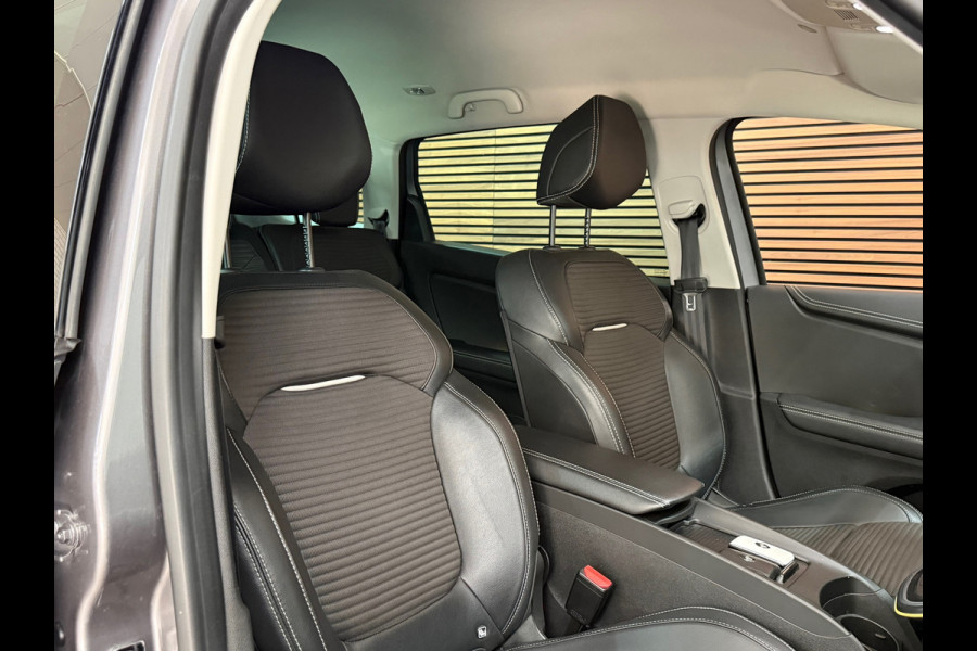Renault Scénic 1.3 TCe Bose | 7-Persoons | Leder/Alcantara | Panorama voorruit | Massage stoel | BOSE Sound | Navigatie | Camera