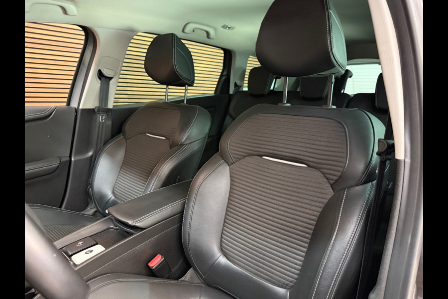 Renault Scénic 1.3 TCe Bose | 7-Persoons | Leder/Alcantara | Panorama voorruit | Massage stoel | BOSE Sound | Navigatie | Camera