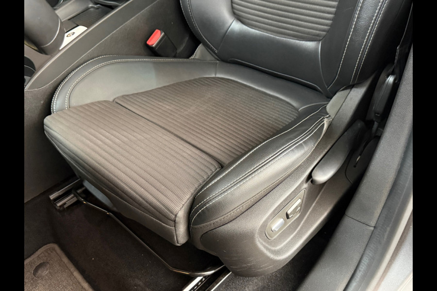 Renault Scénic 1.3 TCe Bose | 7-Persoons | Leder/Alcantara | Panorama voorruit | Massage stoel | BOSE Sound | Navigatie | Camera