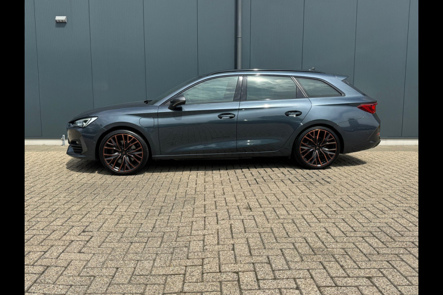 CUPRA Leon Sportstourer 1.4 e-Hybrid VZ * Leder * Startknop stuur * Camera * Side Assist *