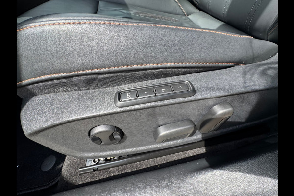 CUPRA Leon Sportstourer 1.4 e-Hybrid VZ * Leder * Startknop stuur * Camera * Side Assist *