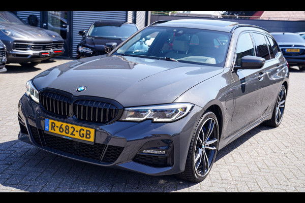 BMW 3 Serie Touring 330e High Executive | Head Up Display | 360 camera | Stuurwielverwarming|Elektrische trekhaak