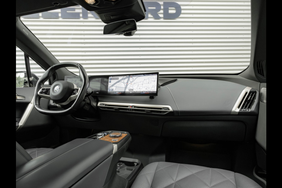 BMW iX M60 - Pano - Bowers & Wilkins - Active Steering - Luchtvering - 112kWh