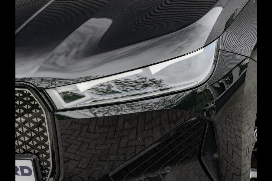 BMW iX M60 - Pano - Bowers & Wilkins - Active Steering - Luchtvering - 112kWh