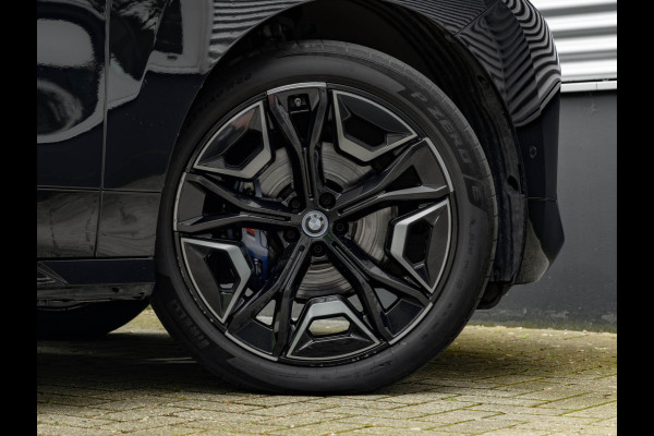 BMW iX M60 - Pano - Bowers & Wilkins - Active Steering - Luchtvering - 112kWh